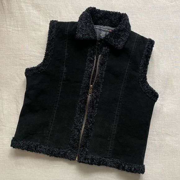 NWOT 100% Genuine Leather Reversible Sherpa Vest - Picture 3 of 8